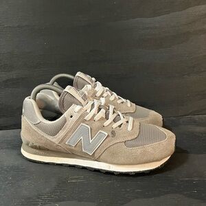 New Balance 574 Women’s Size 8 Core Grey Classic Shoes Sneakers WL574EVG
